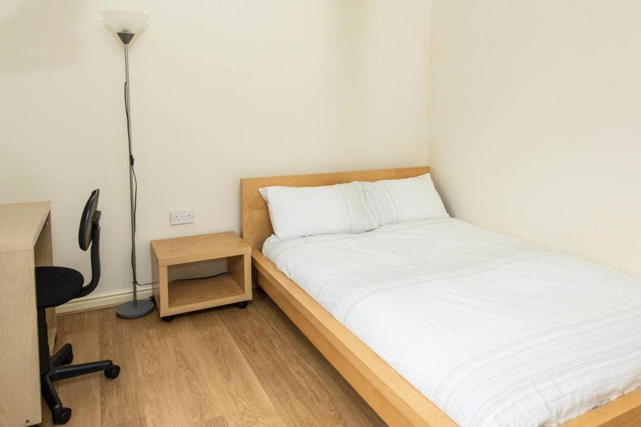 مانشستر Guestready - Top Floor Apt 2Min Walk To O2 Apollo المظهر الخارجي الصورة
